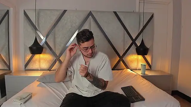 แชท XXX สดของ Ethan_Greys