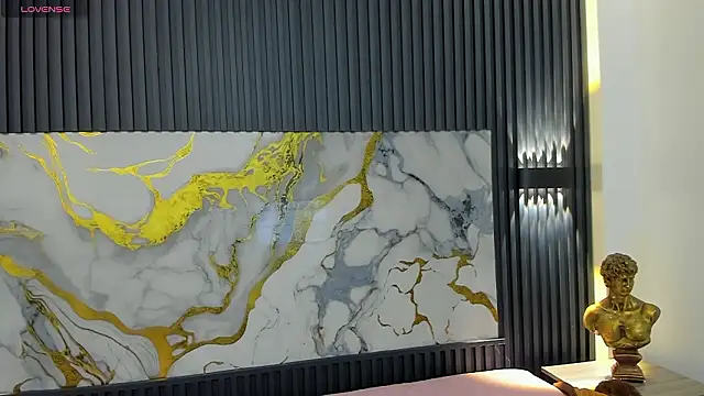 TaylerMiles: διαδικτυακό σόου στην κάμερα