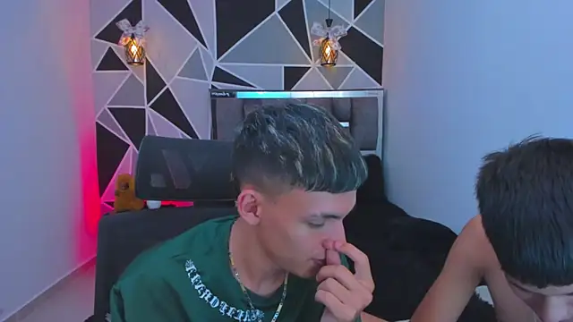 Juan_Nd_Steven 라이브 XXX 채팅