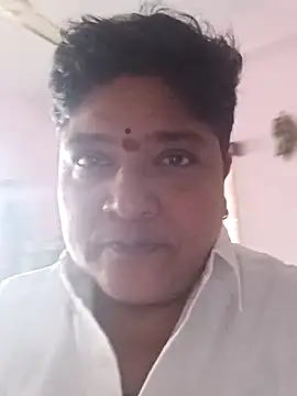 madmaxloves: διαδικτυακό σόου στην κάμερα