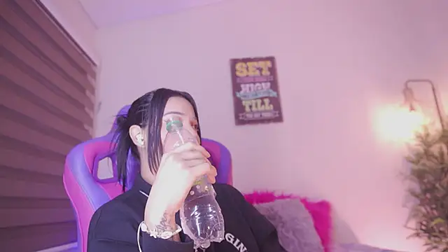 madelyn_rose_'s Live XXX Chat