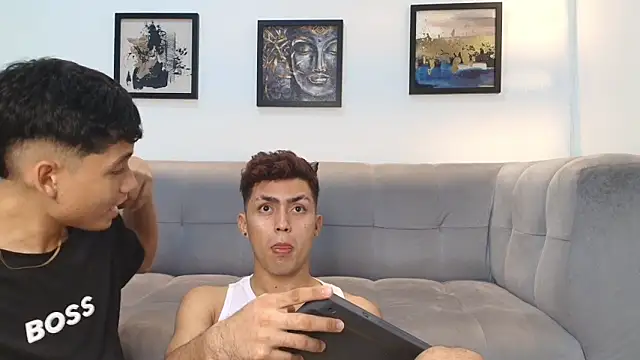 Chatroom XXX en direct de AVENGER_BOYS2026