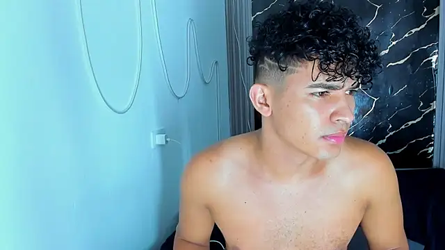 jamescurly00 Live XXX-Chat