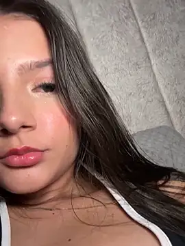 EmmiiGlowのライブXXXチャット