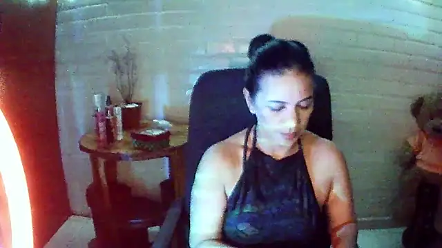 Онлайн чат XXX MiiaVelasquez