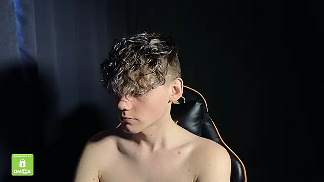 Keytaro: απευθείας συνομιλία ΧΧΧ