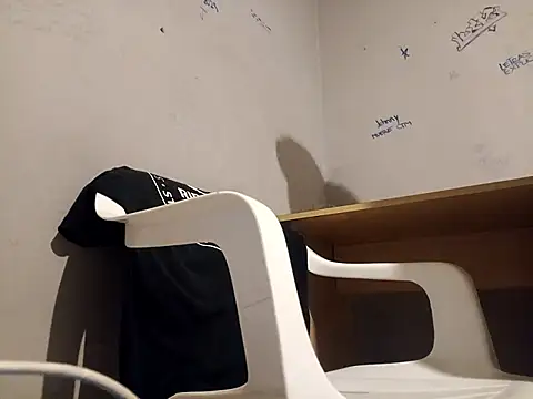 LeonRoots: απευθείας συνομιλία ΧΧΧ