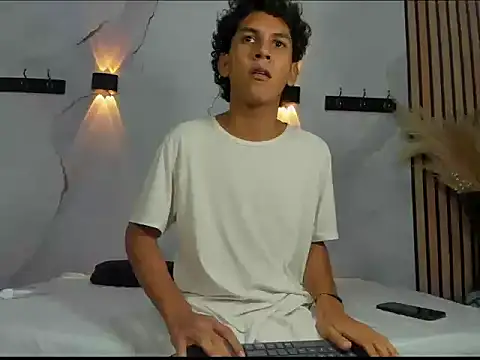 jhonaEstrada webcam show