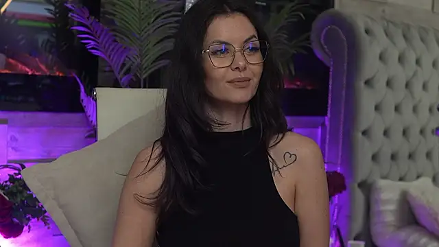 دردشة SeductiveMom الجنسية المباشرة