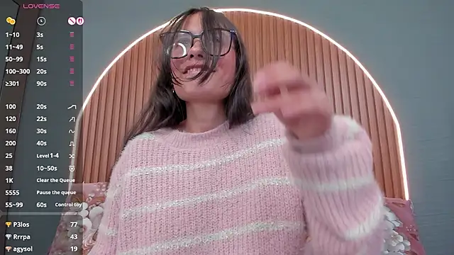 NayeCloud live XXX chat