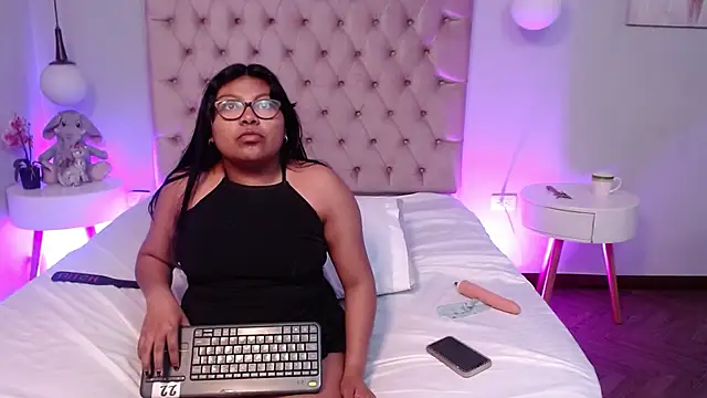 Kiri_Black_: онлайн-секс-чат