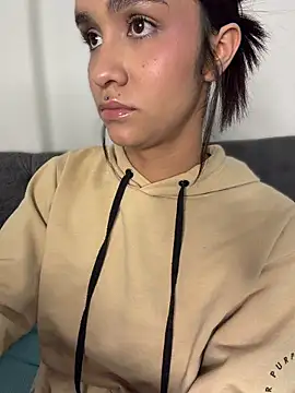 Isabella-Teen's Live XXX Chat