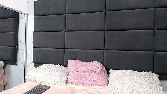 แชท XXX สดของ Littlefreyaa