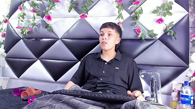 Megan_Thompson_ Adlı Modelin Canlı XXX Sohbeti