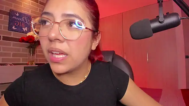 Rousse_Collinss Adlı Modelin Canlı XXX Sohbeti