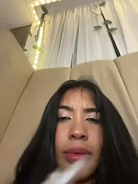 lina_pink Adlı Modelin Canlı XXX Sohbeti