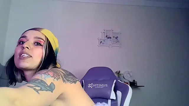 BlueStoneX Adlı Modelin Canlı XXX Sohbeti