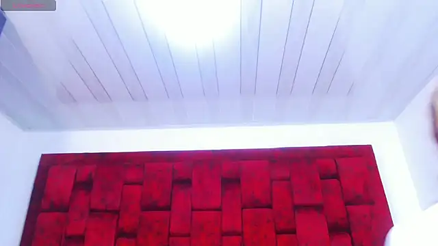 Pokazy przed kamerką – Sara_Sex77