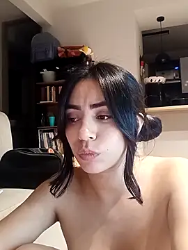 Sara-215's Live XXX Chat