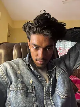 RavenKisses: διαδικτυακό σόου στην κάμερα