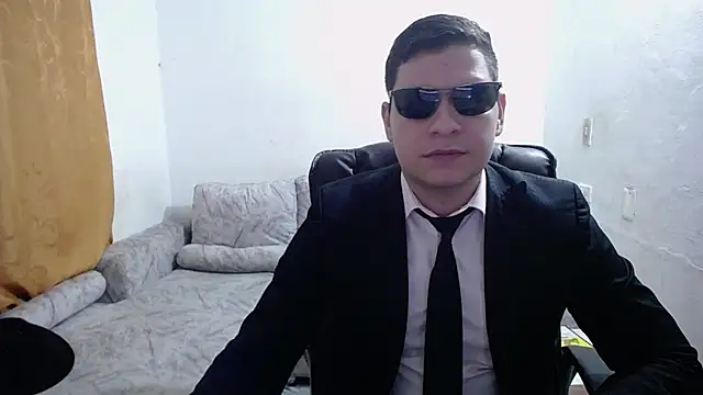 Victor_Maitland: απευθείας συνομιλία ΧΧΧ