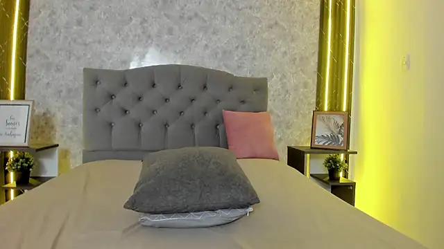 Chatroom XXX en direct de GiannaSlimJB