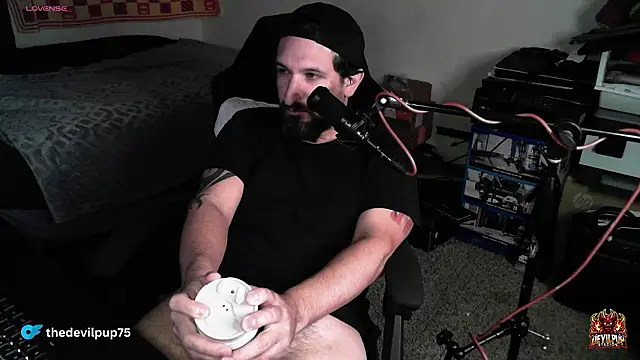 DevilPup75_ Chat XXX in diretta
