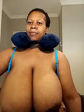 bustylisa1983 Adlı Modelin Canlı XXX Sohbeti