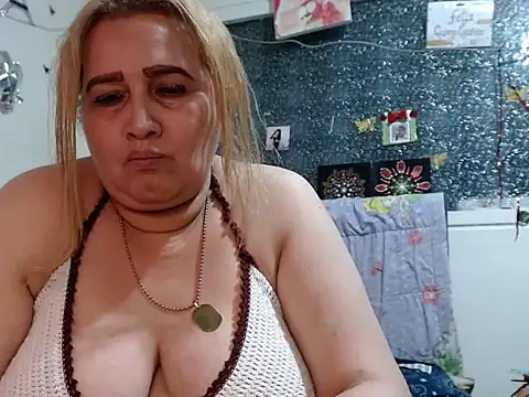 Perla1981--'s Live XXX Chat