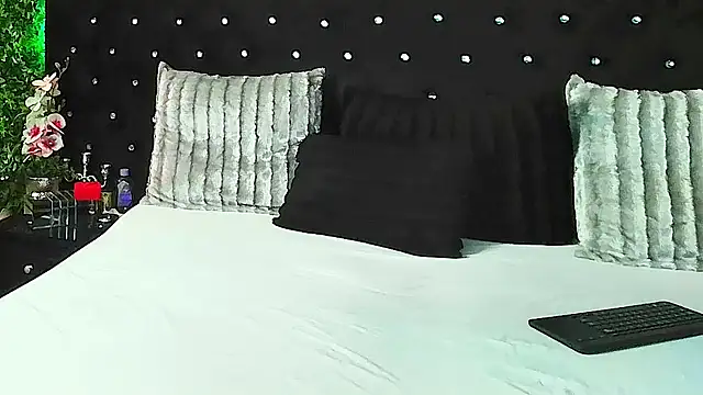 InannaStar's Live XXX Chat