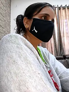 tinaarora 即時 XXX 聊天