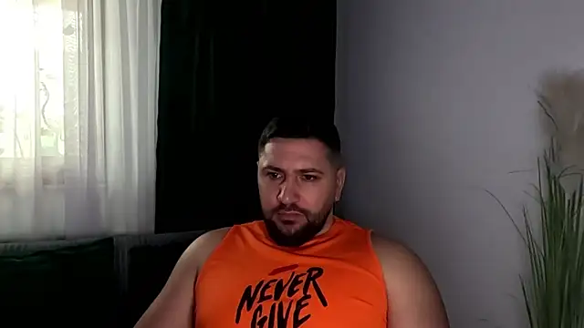 Gold_Alpha_Boy: διαδικτυακό σόου στην κάμερα