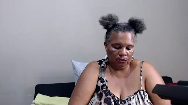 Онлайн чат XXX GrandBustyMelon