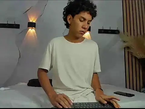 Онлайн чат XXX jhonaEstrada