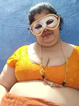 tamilthanushri Chat XXX in diretta