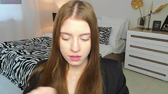 Erica_Kiss 即時 XXX 聊天