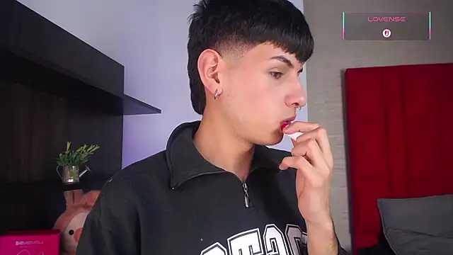 Ezra_Storm Adlı Modelin Web Kamerası Şovu