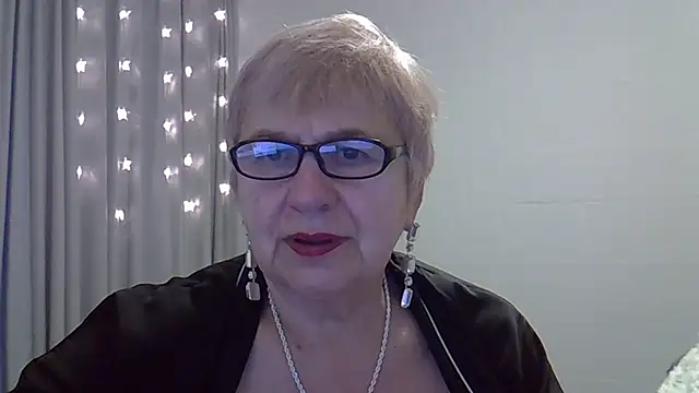 SweetCherry27's Live XXX Chat