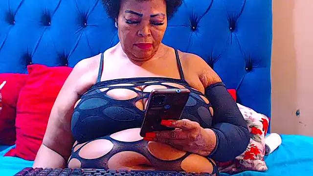 Chat XXX en directo de ebonycandy10