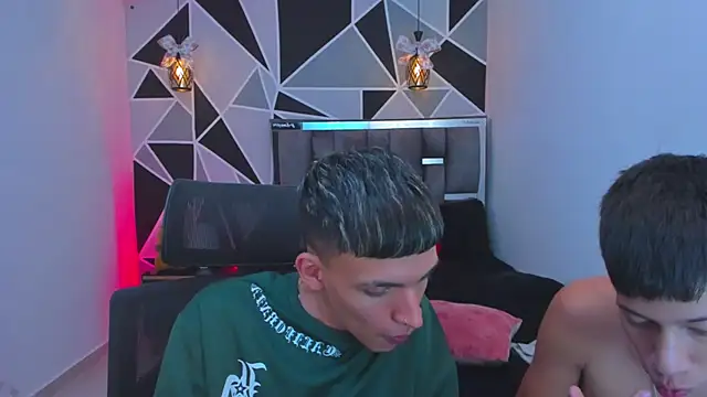 Chatroom XXX en direct de Juan_Nd_Steven