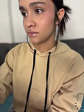 Isabella-Teen 即時 XXX 聊天