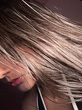 EmmiiGlow 即時 XXX 聊天