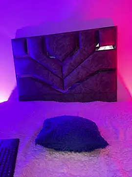 دردشة NINA_18_YEARS الجنسية المباشرة