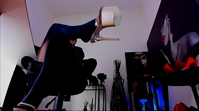 Chat XXX en directo de MistressDemisweet