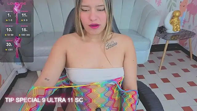 Paris09_v_'s Live XXX Chat