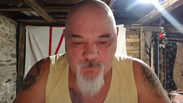 Newfiesausage1972 Chat XXX in diretta