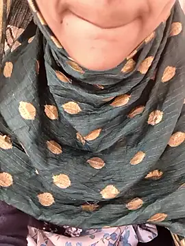 Indian-Aleena Chat XXX in diretta