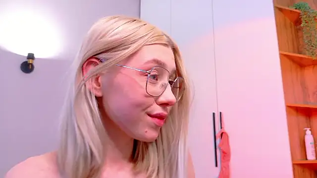 MidnightLily_'s Live XXX Chat