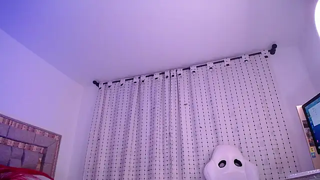 salomecastro_ Adlı Modelin Canlı XXX Sohbeti