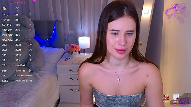 Milkissss: вебкам-шоу